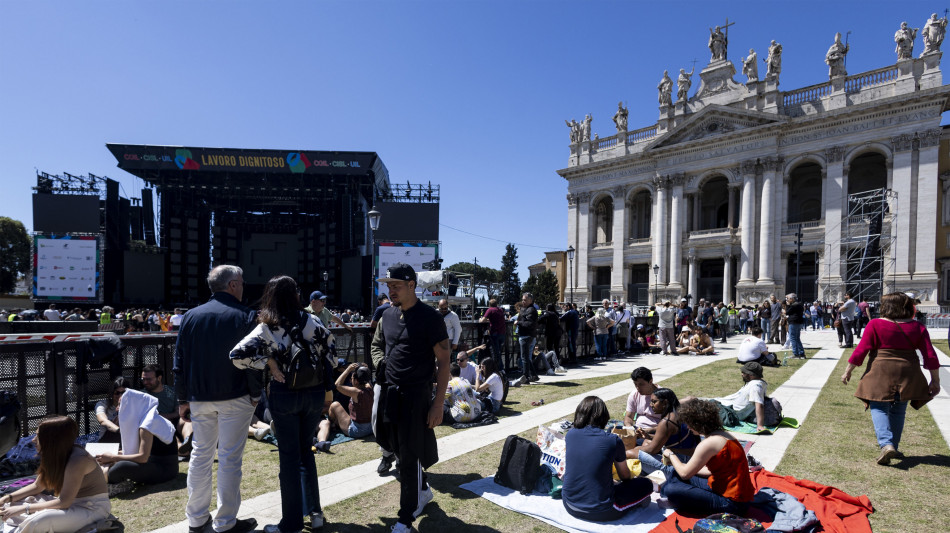  Arisa d&agrave; il via al Concertone con un omaggio a Dalla 