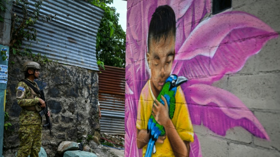  Reclaiming the walls in a former Salvadoran gang hotspot 