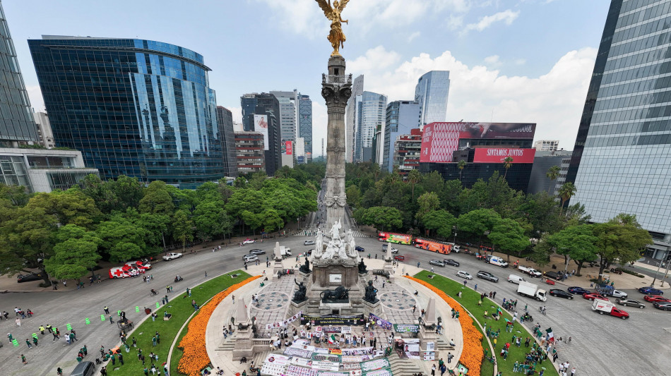  Mondiali: fuori dall'Azteca scontri tra manifestanti e polizia 