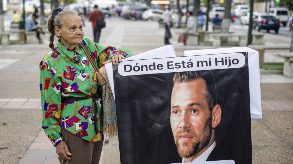  Venezuela, la madre di V&iacute;ctor Quero riconosce il corpo del figlio 