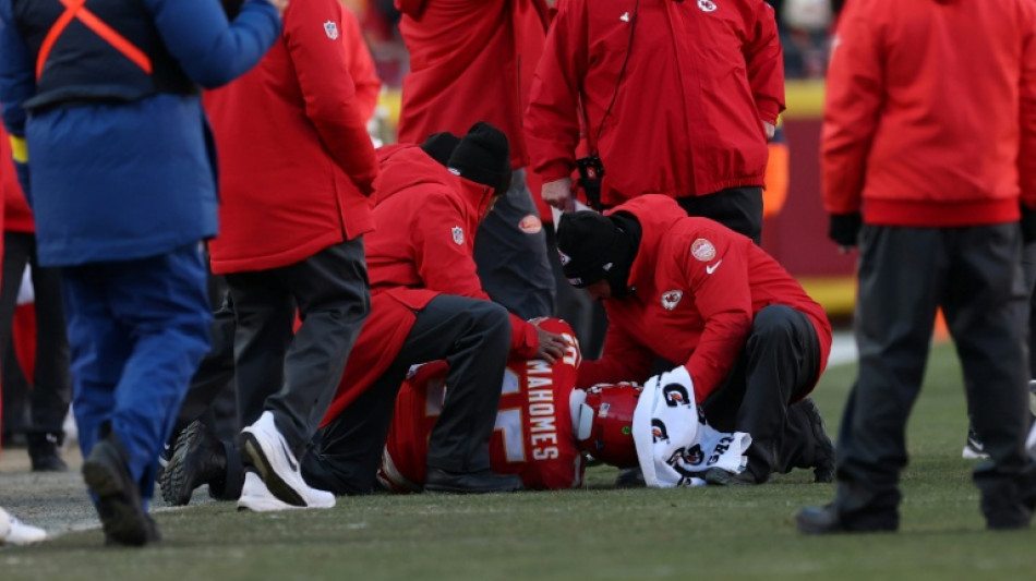  Chiefs out of playoffs after decade as Mahomes hurts knee 