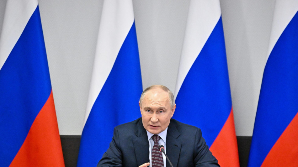 Attivisti, 'a fuoco la dacia dove Putin ospit&ograve; Berlusconi'