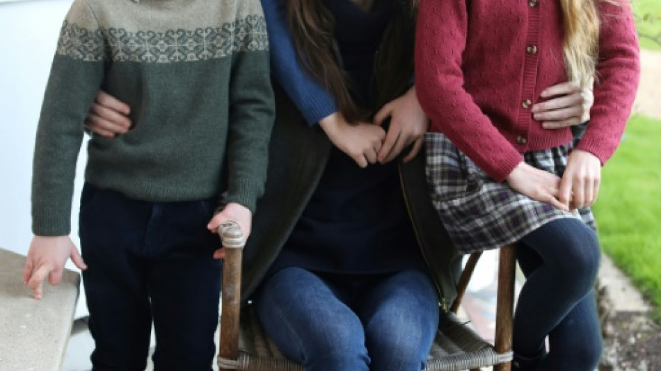 Fam&iacute;lia real publica primeira foto de Kate Middleton ap&oacute;s sua cirurgia