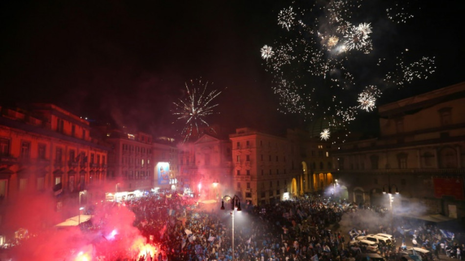 Naples ivre de joie apr&egrave;s une nuit de folie pour son 3e titre