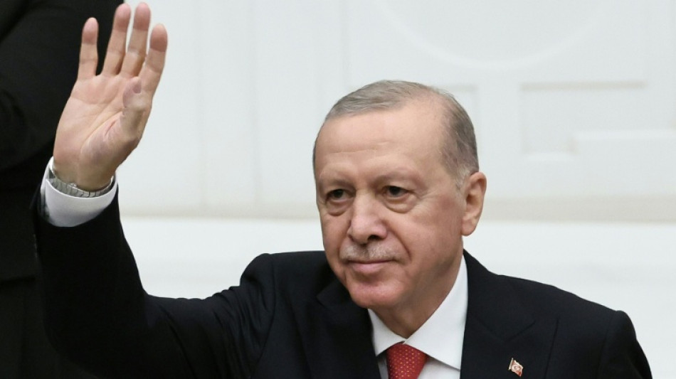  Mayor of opposition stronghold Izmir defects to Erdogan party 