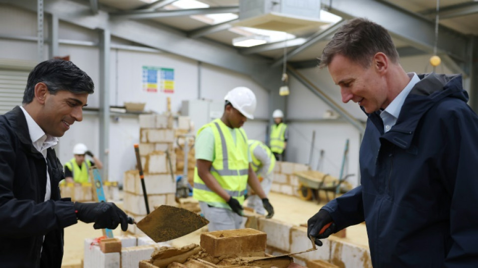 Economia brit&acirc;nica crescer&aacute; 0,6% este ano, segundo proje&ccedil;&otilde;es oficiais