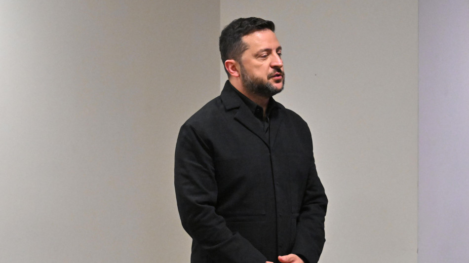  Zelensky, 'Putin deve essere fermato, le sanzioni ci rafforzano' 