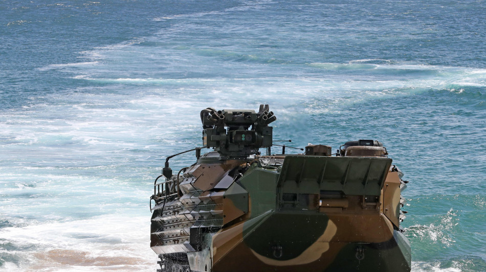 I Marines si esercitano in manovre di sbarco a Porto Rico