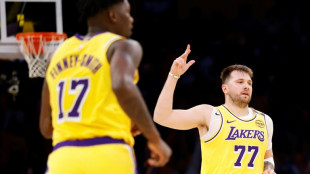 Doncic pone a so&ntilde;ar a los Lakers en su debut en Los &Aacute;ngeles