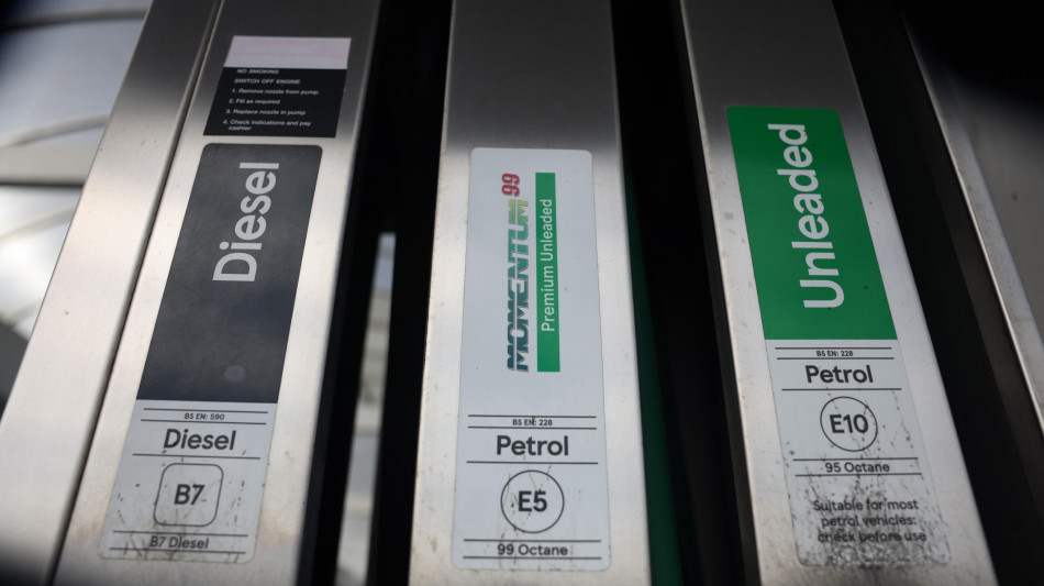  Prezzi carburanti salgono, benzina self a 1,816 euro, gasolio a 2,03 