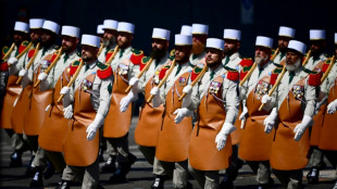 Beim franz&ouml;sischen Nationalfeiertag bleiben bef&uuml;rchtete Unruhen zun&auml;chst aus 