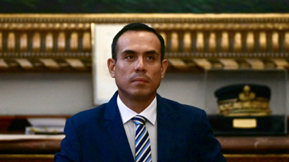  Peru discutir&aacute; destitui&ccedil;&atilde;o de presidente interino na 3&ordf; feira 