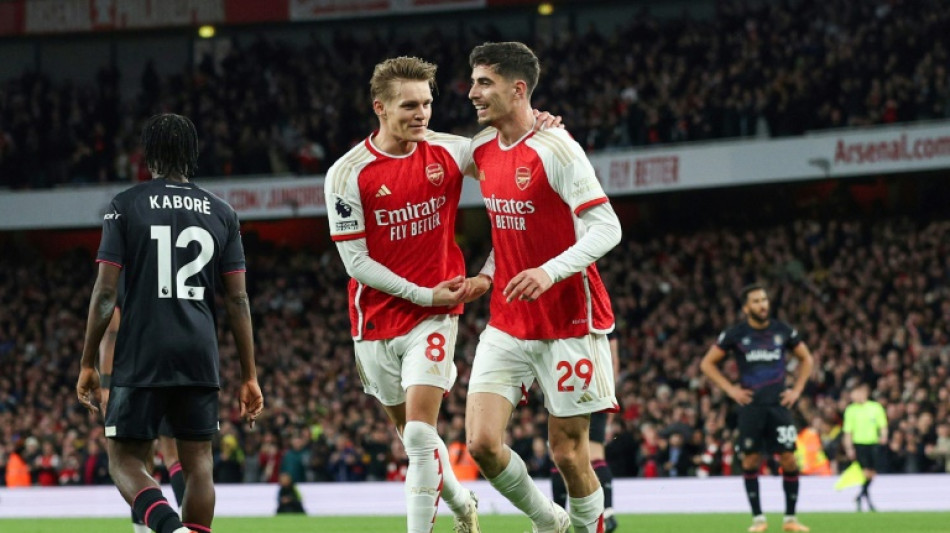 Arsenal vence Luton e tira Liverpool da lideran&ccedil;a; City goleia Villa