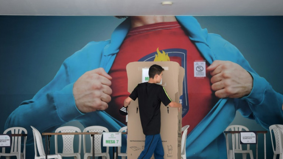 En Colombie, une pr&eacute;sidentielle de rupture et "au finish"