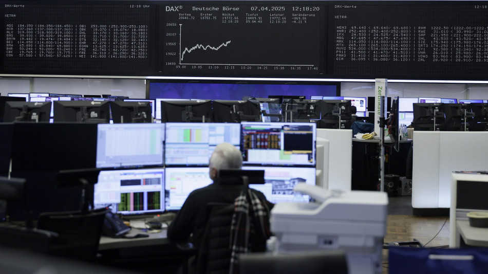 Borsa: l'Europa chiude in calo e guarda a Fed e colloqui su dazi