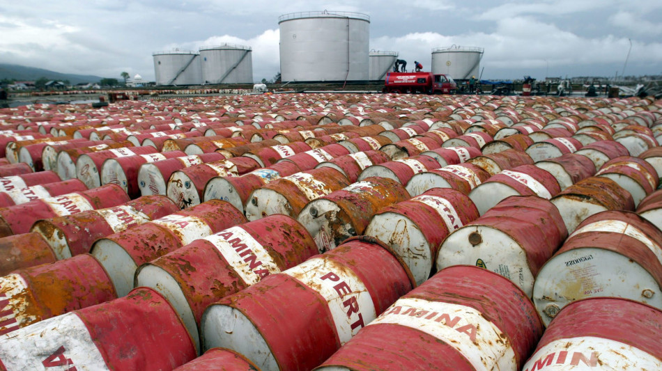 Prezzo petrolio poco mosso, Wti scambiato a 65,06 dollari