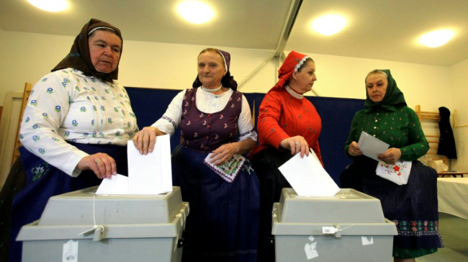  Participation massive en Hongrie, o&ugrave; les &eacute;lecteurs ont vot&eacute; entre fin de r&egrave;gne ou cinqui&egrave;me mandat pour Orban 