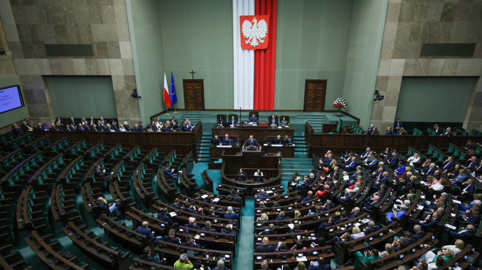Il governo filo-Ue polacco ottiene fiducia in Parlamento