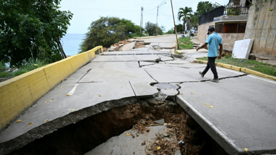  Casi 3.000 muertos por los terremotos en Venezuela 