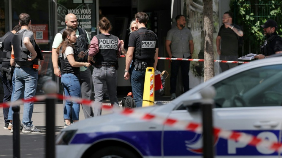  Paris police arrest man who wounded three women with knives 