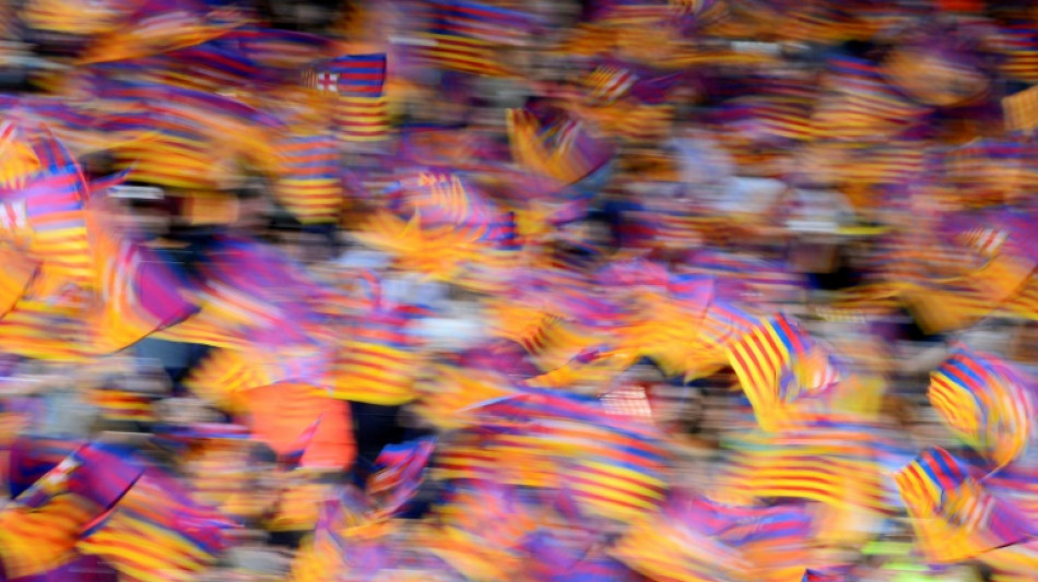 La polic&iacute;a detiene a 25 miembros de un grupo de hinchas violentos del FC Barcelona