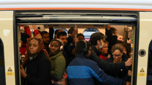 Gr&egrave;ves en s&eacute;rie au Royaume-Uni, le m&eacute;tro londonien paralys&eacute;