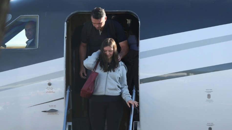  Fl&aacute;vio Bolsonaro desembarca nos EUA depois de fugir do Brasil 