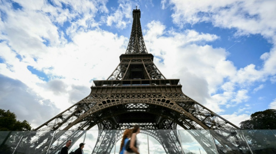  Diretor da Torre Eiffel deixar&aacute; cargo por afastar funcion&aacute;rias durante visita 