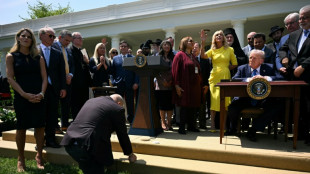 Trump celebra el D&iacute;a Nacional de la Oraci&oacute;n hablando de "v&iacute;rgenes" y "sue&ntilde;os divinos"