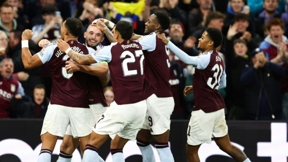 Aston Villa vence Bologna (2-0) e se mant&eacute;m 100% na Champions
