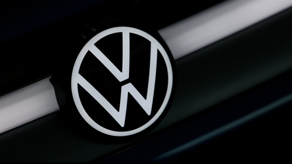  Vw, nel secondo trimestre l'utile crolla di un terzo, a 1,54 miliardi 