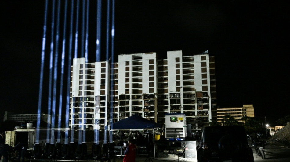  Feixe de luz homenageia mortos em terremoto que devastou a Venezuela h&aacute; 100 dias 