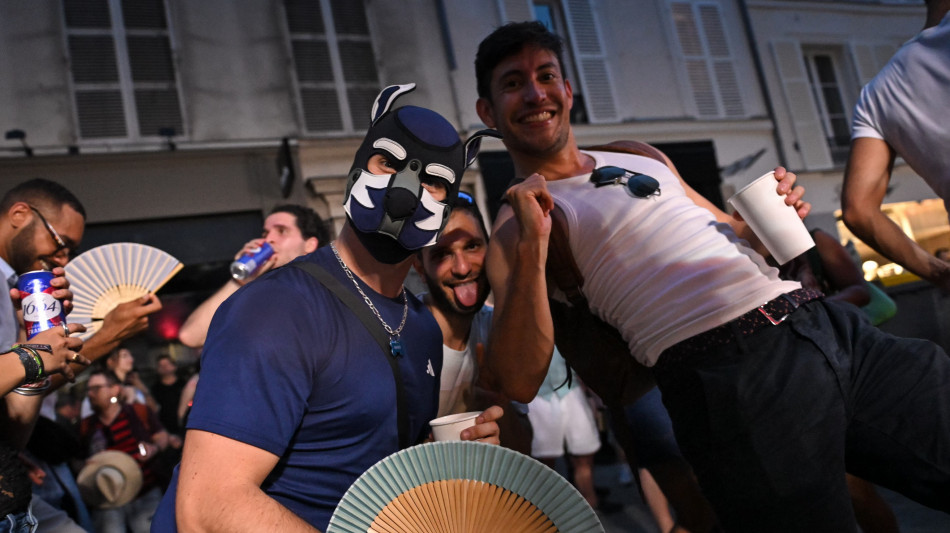  A Parigi Festa della Musica con l'afa e grande folla, pochi gli incidenti 