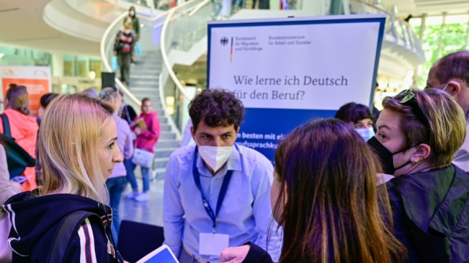 Bayerische Metallindustrie schlie&szlig;t Tarifvertrag f&uuml;r Integrationsjahr