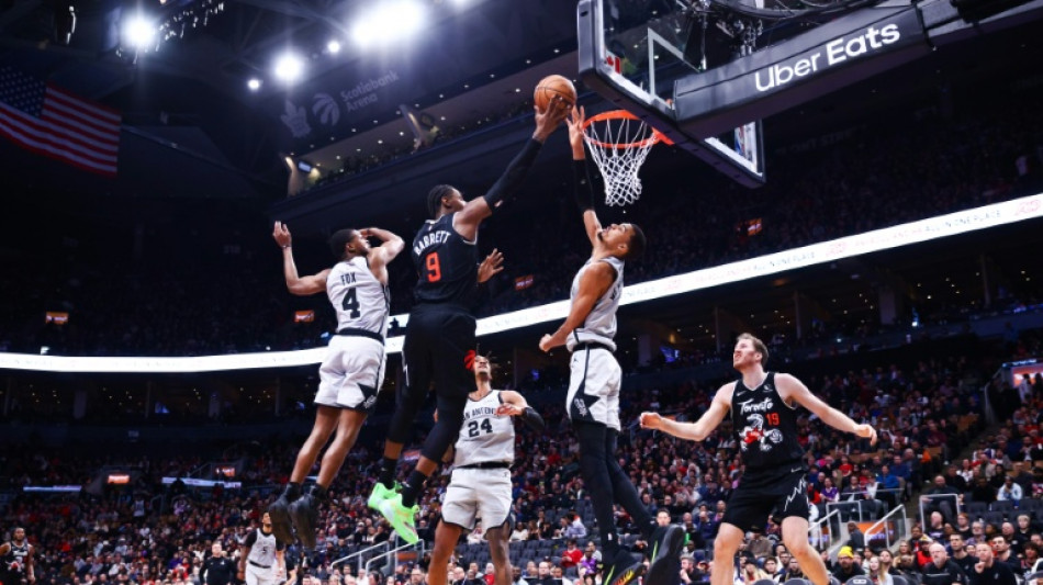  Spurs win 10th straight, Pistons silence Thunder in battle of NBA's best 