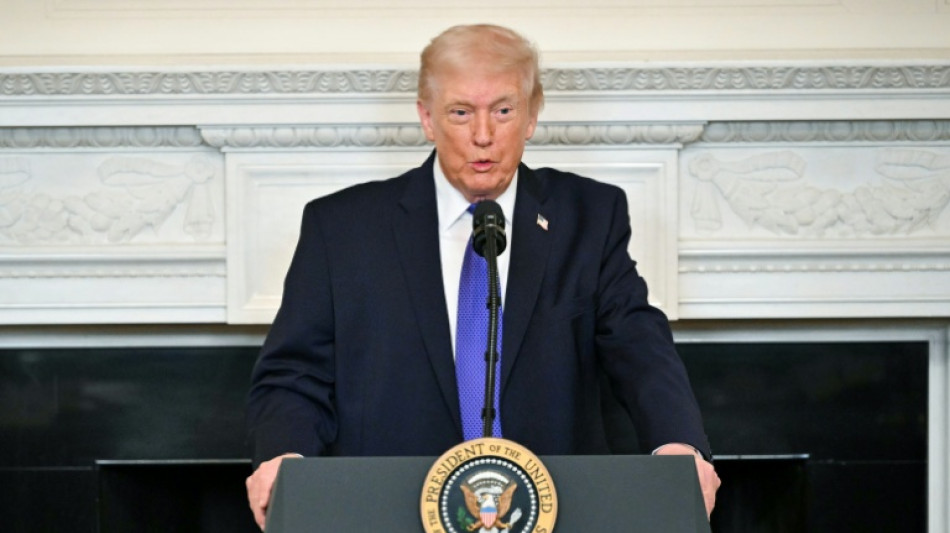  Trump anuncia nova tarifa geral de 10% ap&oacute;s rev&eacute;s na Suprema Corte 