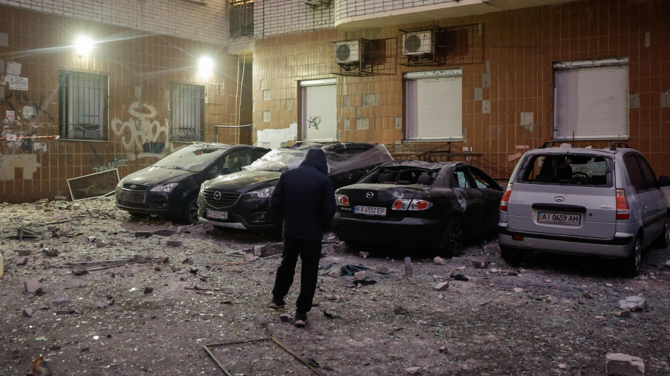 Terminato attacco aereo russo su Kiev, un morto e 2 feriti