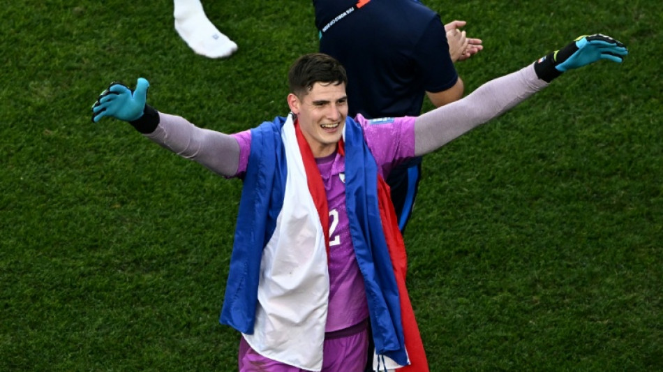  Goleiro do Paraguai comemora "privil&eacute;gio" de eliminar a Alemanha da Copa do Mundo 