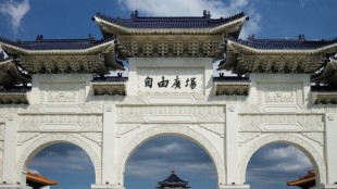 Las maniobras chinas no les sacan las ganas de bailar a los j&oacute;venes de Taiw&aacute;n