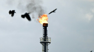 El petróleo alcanza un máximo en 7 años por tensiones en la oferta y riesgos geopolíticos