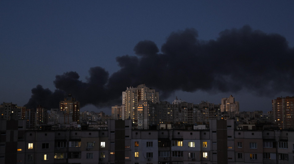  Ucraina, due morti nei raid russi di stanotte su Kiev 