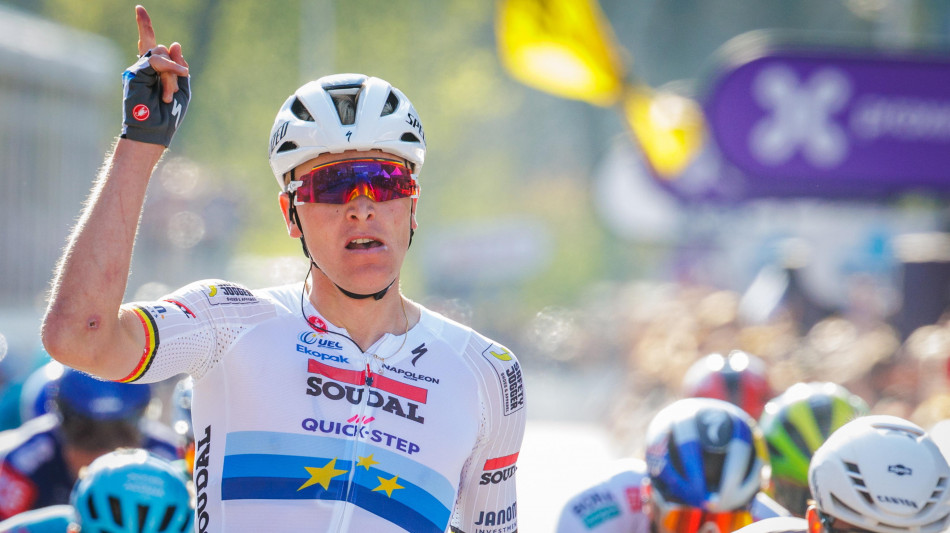 Tour: Merlier vince la terza tappa, batte Milan al fotofinish