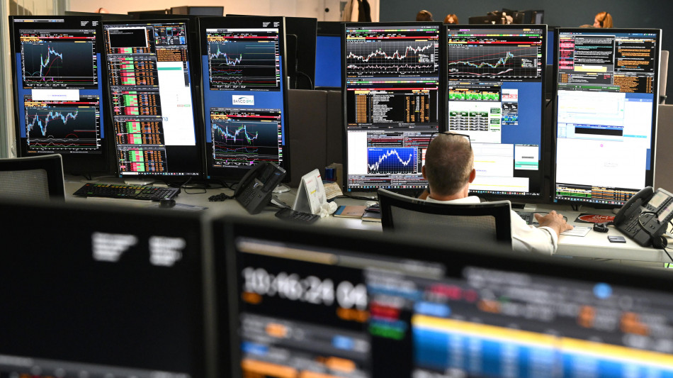 Borsa: Milano chiude fiacca con l'Europa, gi&ugrave; Pirelli e Iveco