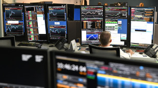 Borsa: Milano chiude fiacca con l'Europa, gi&ugrave; Pirelli e Iveco