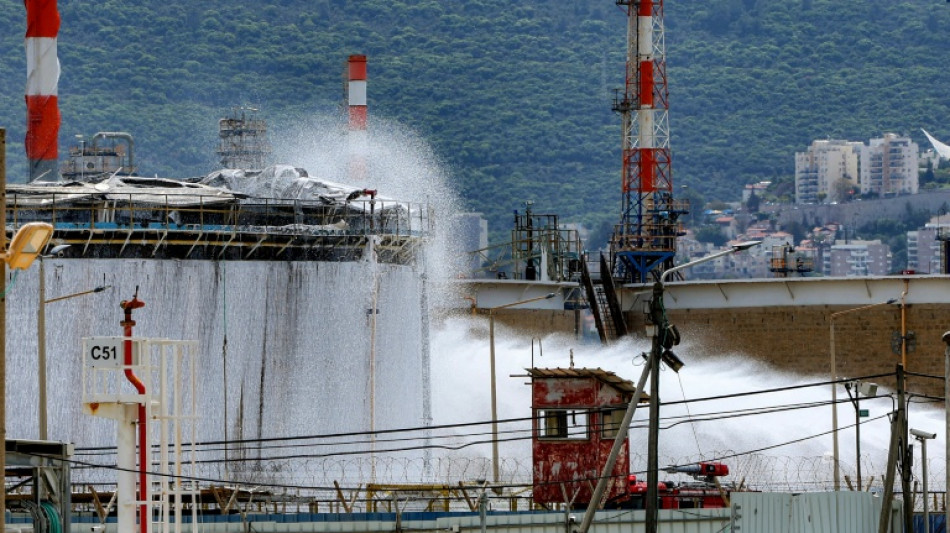  Brand in Israels wichtigster Raffinerie - Armee meldet iranische Raketenangriffe 