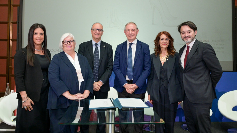  Assocalzaturifici da Urso firma per la canditatura Unesco 