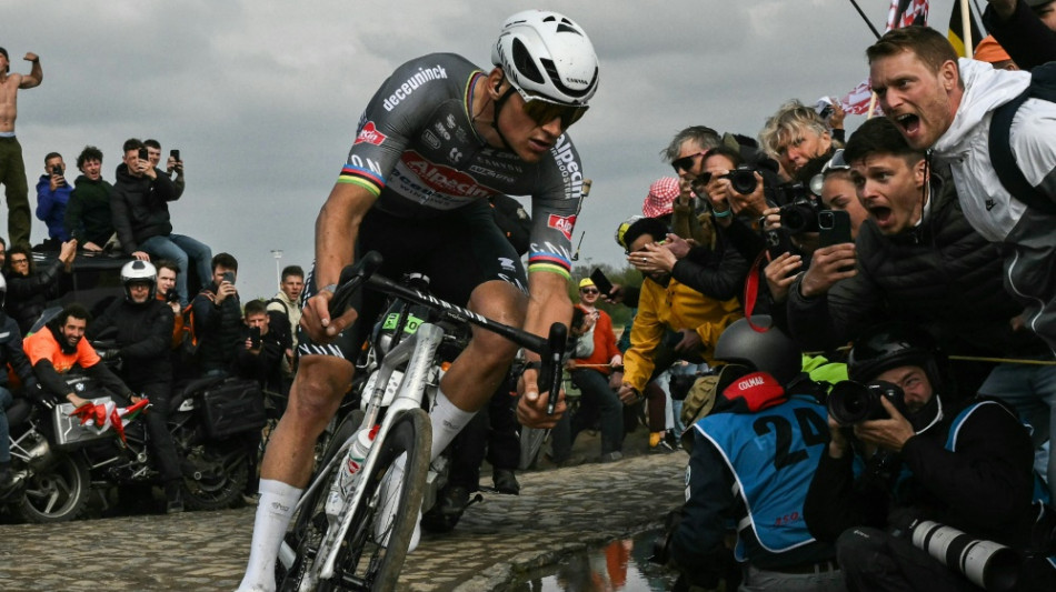 Nach Roubaix-Flaschenwurf: UCI k&uuml;ndigt rechtliche Schritte an