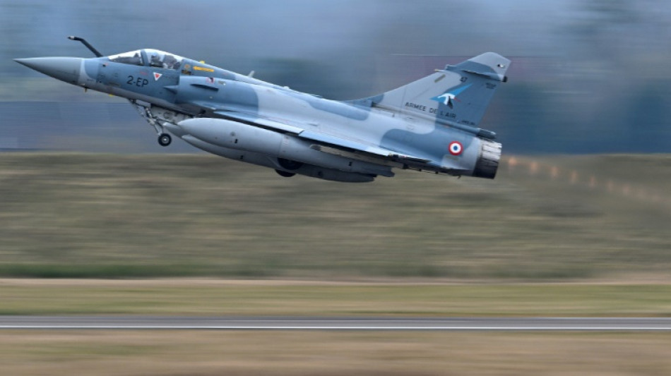 Quatre Mirage 2000-5F d&eacute;collent de France pour assurer la "police du ciel" en Estonie