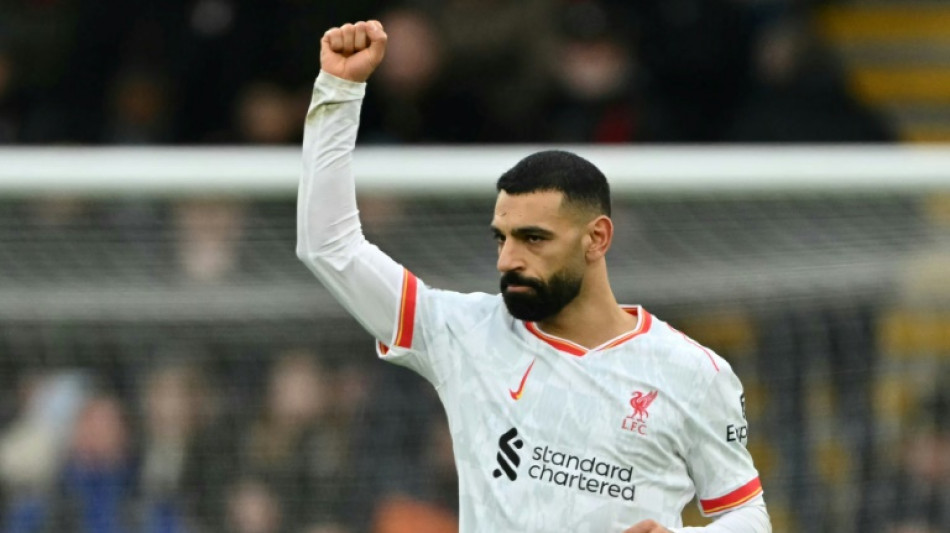 Salah d&aacute; vit&oacute;ria ao Liverpool; Forest atropela Brighton