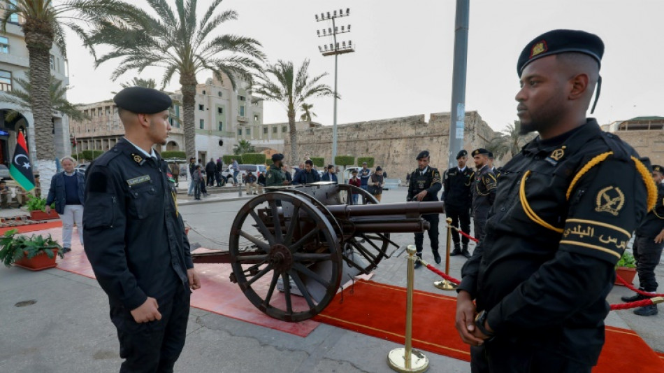 Coups de canon et d&eacute;corations, la Libye renoue avec les traditions du ramadan